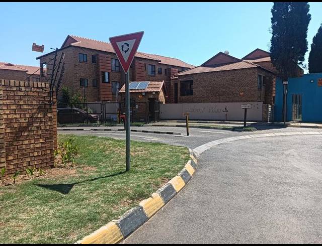 2 BEDROOM APARTMENT FOR SALE IN CRUYWAGEN PARK